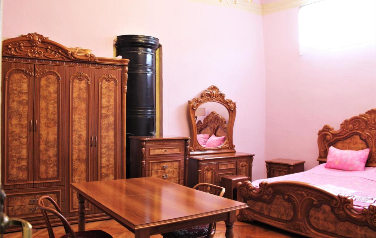 Guesthouse Medea On Pushkini 4 Kutaisi Exterior foto