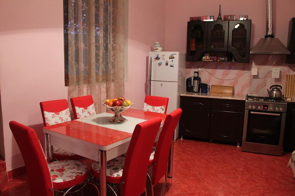 Guesthouse Medea On Pushkini 4 Kutaisi Exterior foto